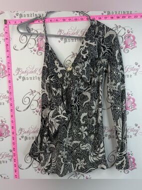 Diane Von Furstenberg blouse unique Black & White Floral Wrap-Style Top